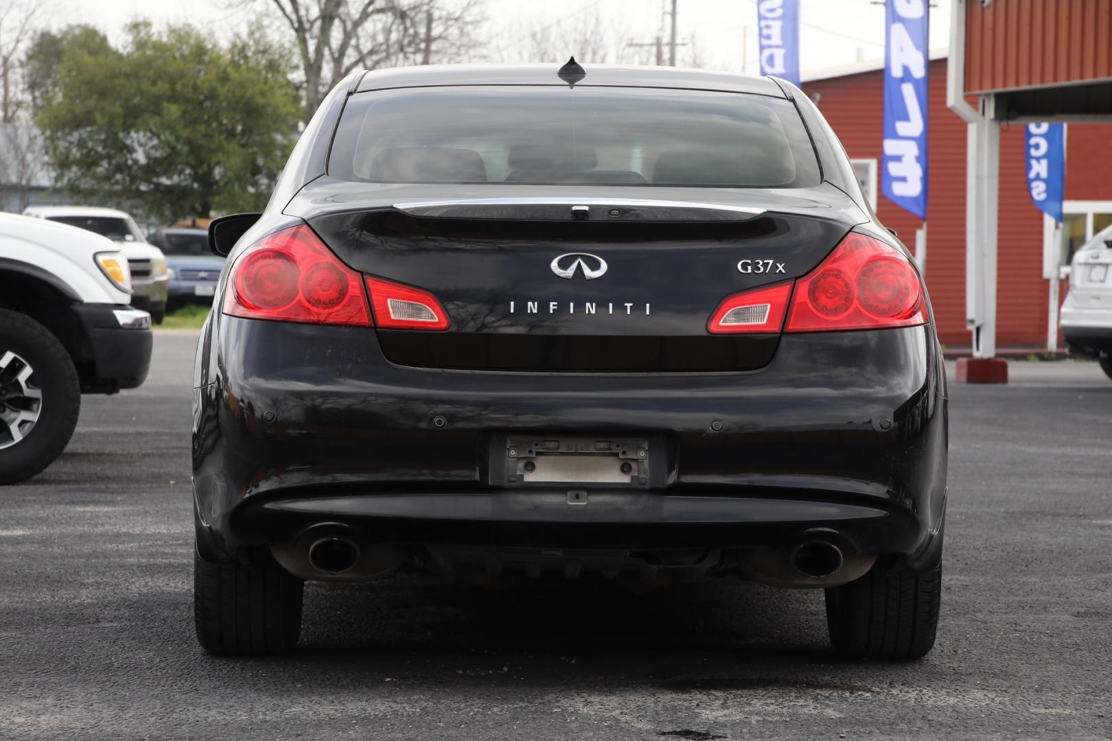 2011 BLACK INFINITI G SEDAN G37x AWD (JN1CV6ARXBM) with an 3.7L V6 DOHC 24V engine, 5-SPEED AUTOMATIC transmission, located at 420 E. Kingsbury St., Seguin, TX, 78155, (830) 401-0495, 29.581060, -97.961647 - Photo#5